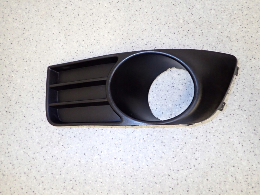 SUZUKI SX4 06-09 KRATKA HALOGENU PRZEDNIA LEWA 3/5