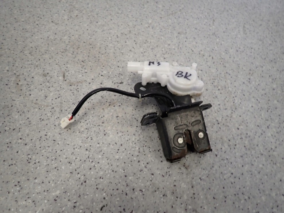 MAZDA 3 MAZDA3 BK HATCHBACK 03-08 ZAMEK KLAPY TYLNEJ BAGAŻNIKA 4/4