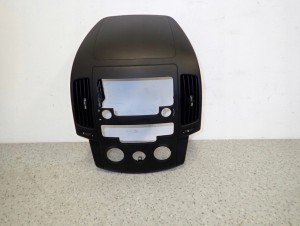 HYUNDAI i30 06-12 RAMKA RADIA KRATKA KONSOLA ŚRODKOWA 1/9 MINIATURA