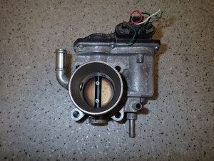 SUZUKI SWIFT MK6 1.3i 07-09 PRZEPUSTNICA POWIETRZA ELEKTRYCZNA