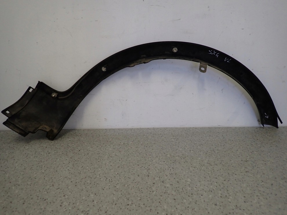 SUZUKI SX4 06-12 LISTWA BŁOTNIKA PRZEDNIA LEWA 4/6