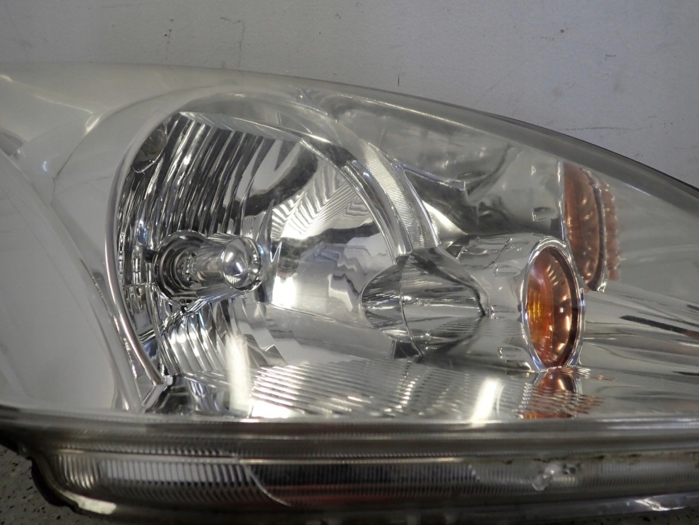 MITSUBISHI LANCER VII 04- LAMPA PRZEDNIA PRAWA REFLEKTOR 7/12