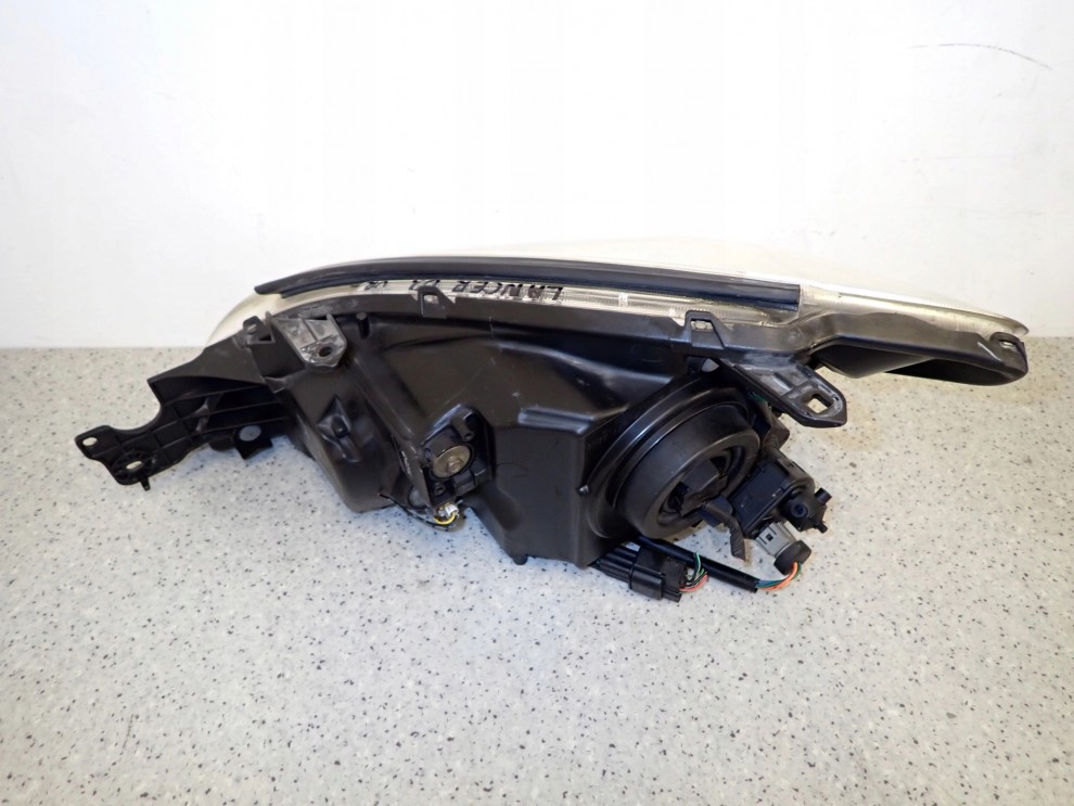 MITSUBISHI LANCER VII 04- LAMPA PRZEDNIA PRAWA REFLEKTOR 9/12