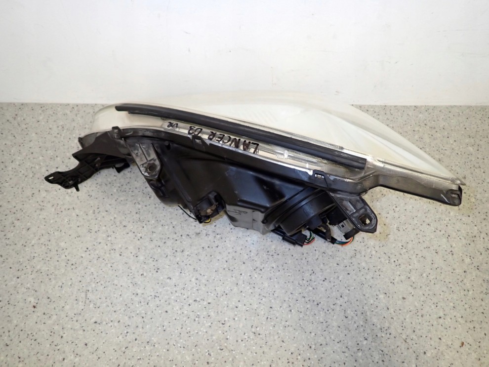 MITSUBISHI LANCER VII 04- LAMPA PRZEDNIA PRAWA REFLEKTOR 10/12