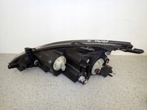 MITSUBISHI GRANDIS 03-11 LAMPA PRZEDNIA PRAWA 7/9 MINIATURA