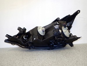 MITSUBISHI GRANDIS 03-11 LAMPA PRZEDNIA PRAWA 9/9 MINIATURA