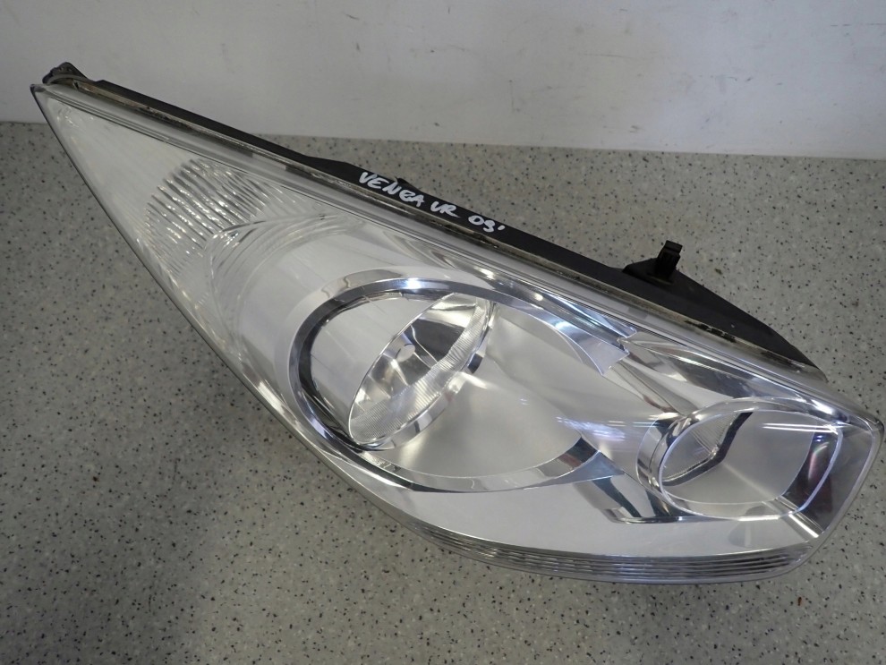 KIA VENGA 09- LAMPA PRZEDNIA PRAWA 7/10