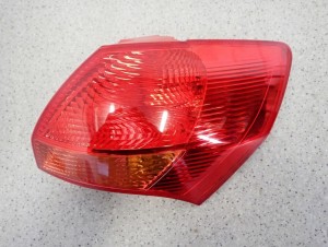 KIA VENGA 09- LAMPA TYLNA PRAWA 3/6 MINIATURA