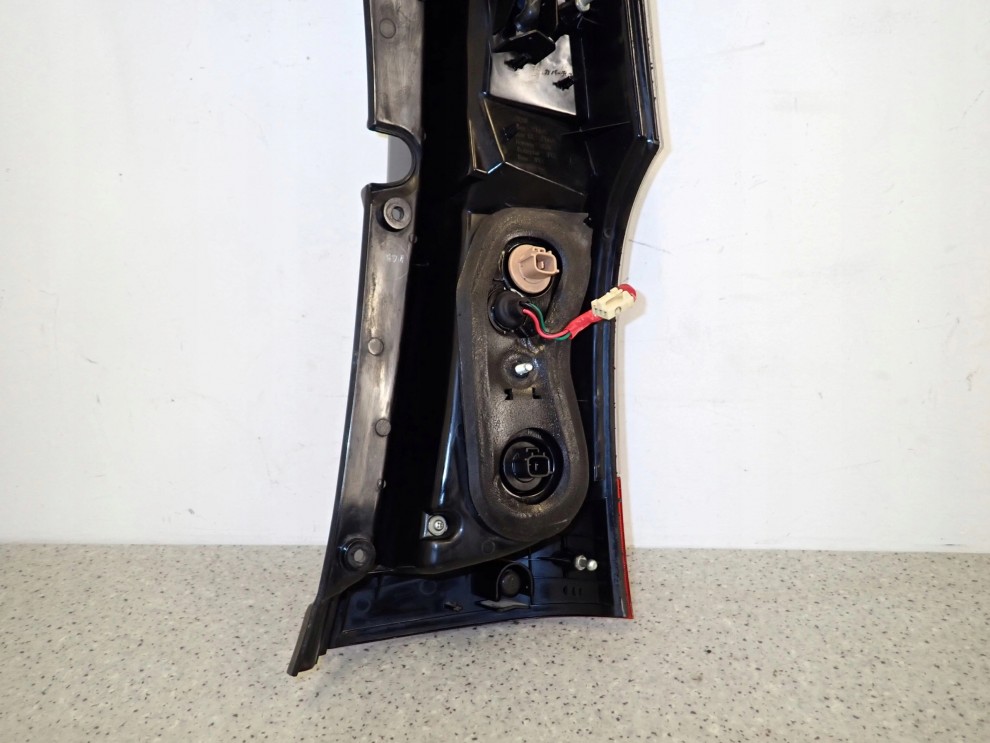 MITSUBISHI GRANDIS 03-11 LAMPA TYLNA PRAWA EUROPA 9/9