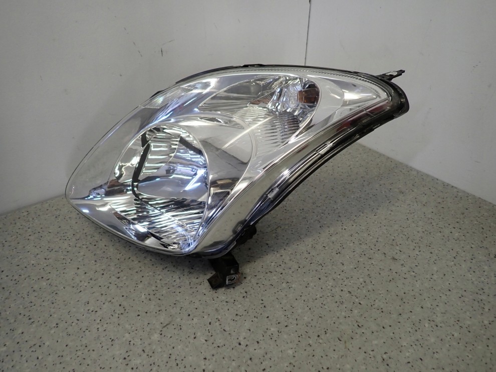 SUZUKI SWIFT 05-09 REFLEKTOR LEWY LAMPA PRZEDNIA 3/8