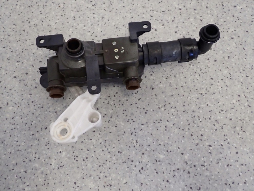 MITSUBISHI GRANDIS 03-11 ZAWÓR PŁYNU NAGRZEWNICY 6/6