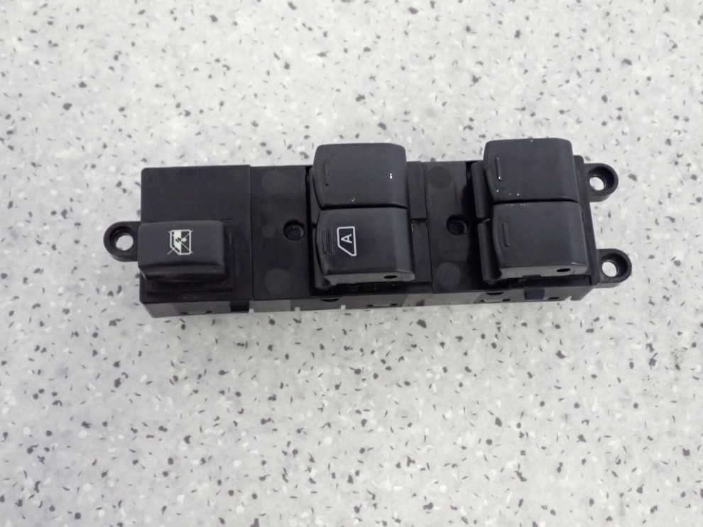 NISSAN NOTE E11 06-12 PANEL SZYB PRZEDNI LEWY 4 SZYBY 3/5