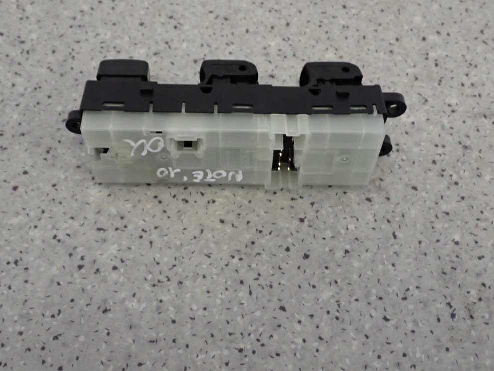 NISSAN NOTE E11 06-12 PANEL SZYB PRZEDNI LEWY 4 SZYBY 4/5