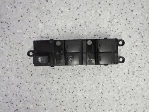 NISSAN NOTE E11 06-12 PANEL SZYB PRZEDNI LEWY 4 SZYBY