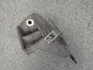 SUZUKI SWIFT IV MK7 10- 1.3 DDIS ŁAPA SKRZYNI BIEGÓW PRZEDNIA LEWA 2/5 MINIATURA