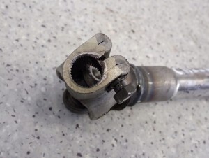 KIA CARENS III 06-11 KRZYŻAK KOLUMNY KIEROWNICZEJ 6/6 MINIATURA