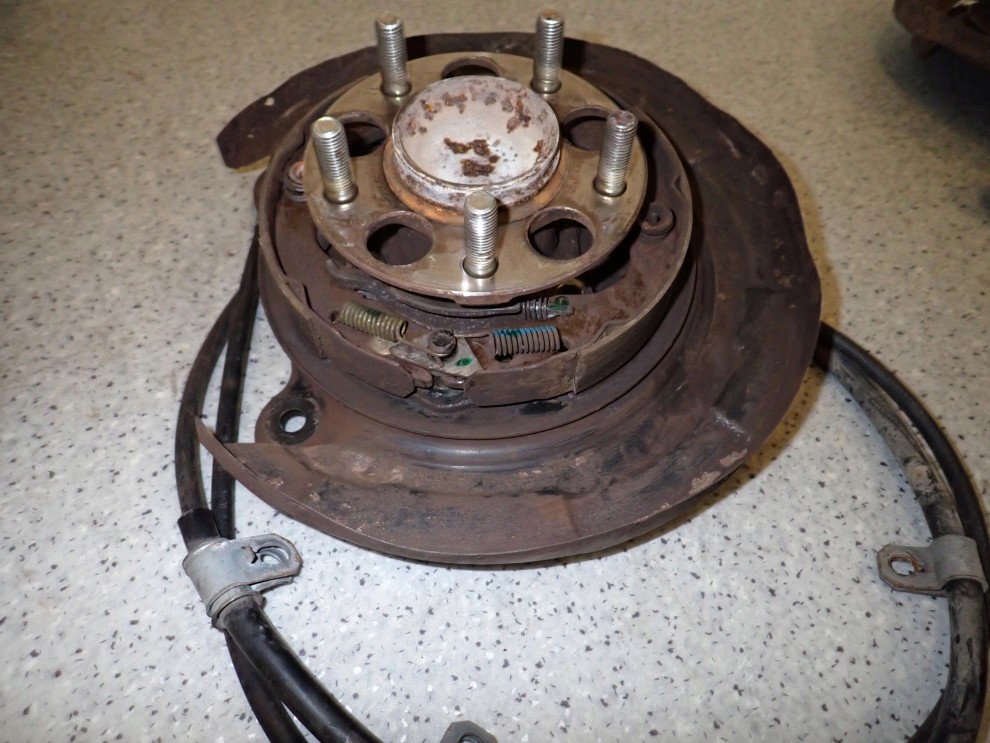MITSUBISHI GRANDIS 03- PIASTA TYLNA TARCZA KOTWICZNA TYLNA LEWA 2/8