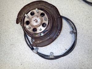 MITSUBISHI GRANDIS 03- PIASTA TYLNA TARCZA KOTWICZNA TYLNA LEWA