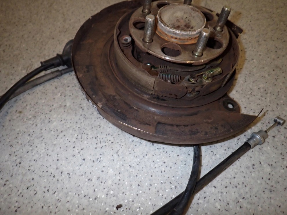 MITSUBISHI GRANDIS 03- PIASTA TYLNA TARCZA KOTWICZNA TYLNA PRAWA 3/9