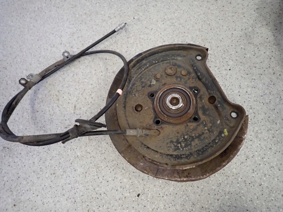 MITSUBISHI GRANDIS 03- PIASTA TYLNA TARCZA KOTWICZNA TYLNA PRAWA 6/9
