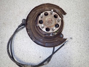 MITSUBISHI GRANDIS 03- PIASTA TYLNA TARCZA KOTWICZNA TYLNA PRAWA