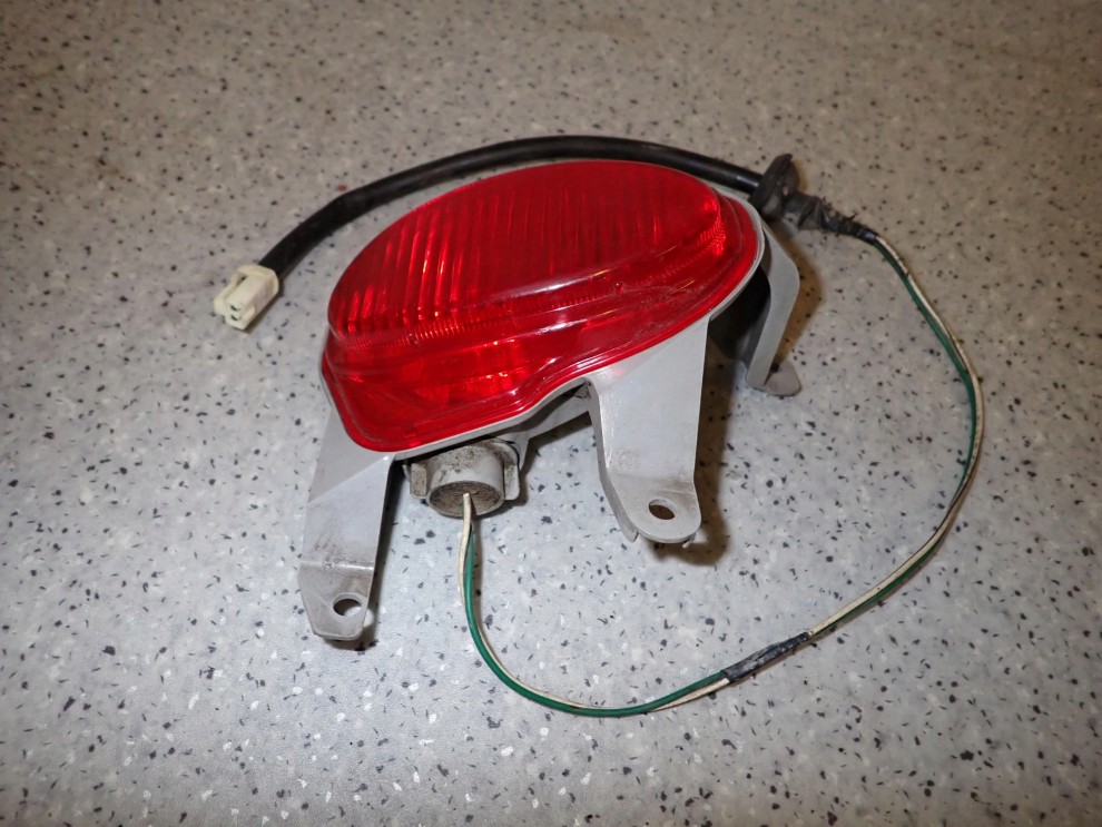 TOYOTA YARIS VERSO 99-02 LAMPA PRZECIWMGIELNA TYLNA PRAWA 2/6