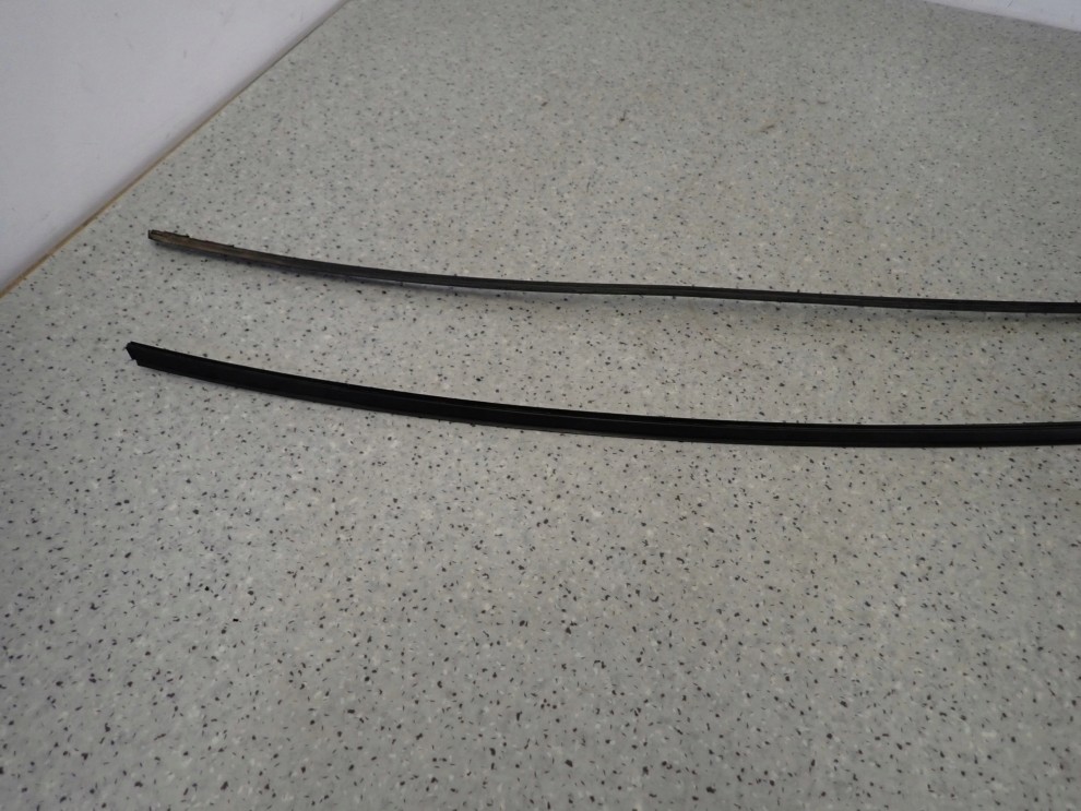 NISSAN PRIMERA P12 03- 4D SEDAN LISTWA DACHOWA LEWA LUB PRAWA 2/6