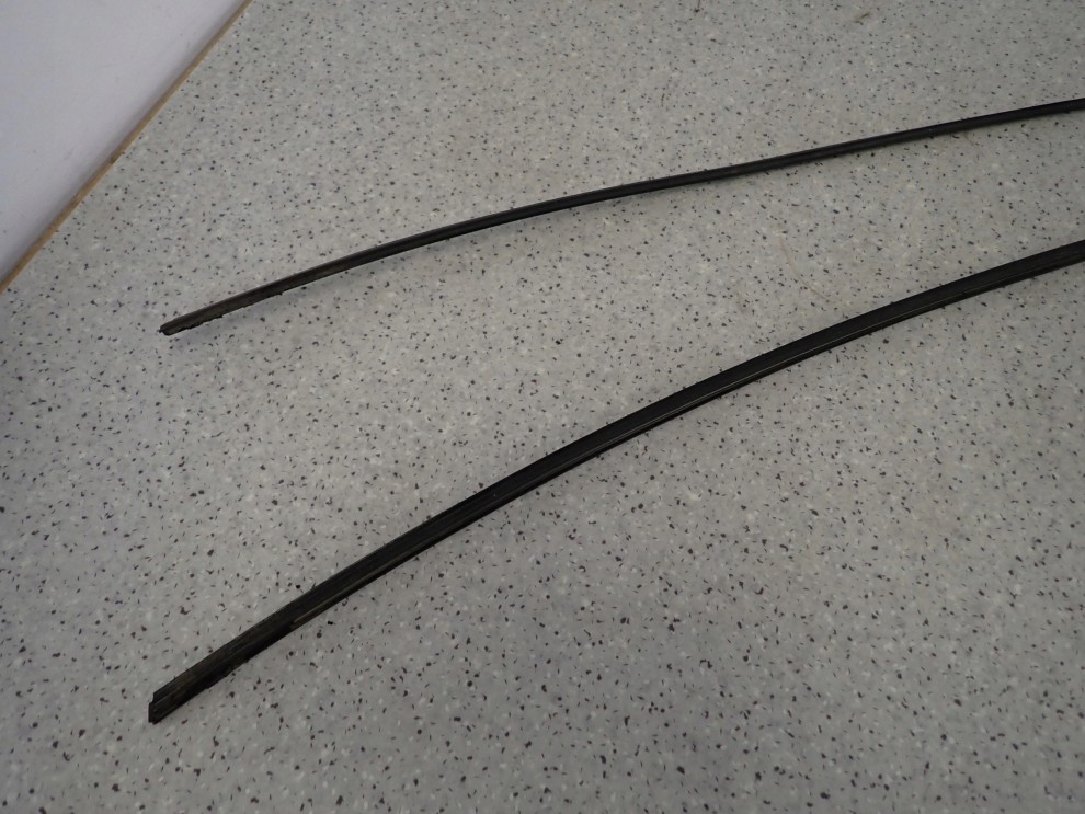 NISSAN PRIMERA P12 03- 4D SEDAN LISTWA DACHOWA LEWA LUB PRAWA 5/6