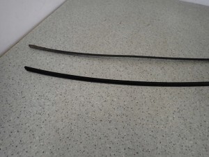 NISSAN PRIMERA P12 03- 4D SEDAN LISTWA DACHOWA LEWA LUB PRAWA 2/6 MINIATURA