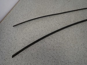 NISSAN PRIMERA P12 03- 4D SEDAN LISTWA DACHOWA LEWA LUB PRAWA 5/6 MINIATURA