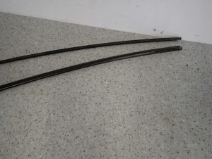 NISSAN PRIMERA P12 03- 4D SEDAN LISTWA DACHOWA LEWA LUB PRAWA 6/6 MINIATURA