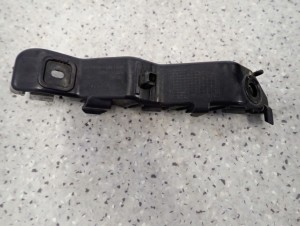 KIA VENGA 09-14 ŚLIZG ZDERZAKA PRZEDNI PRAWY