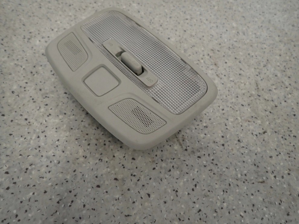 SUZUKI CELERIO 14-19 LAMPKA OŚWIETLENIA KABINY 2/3