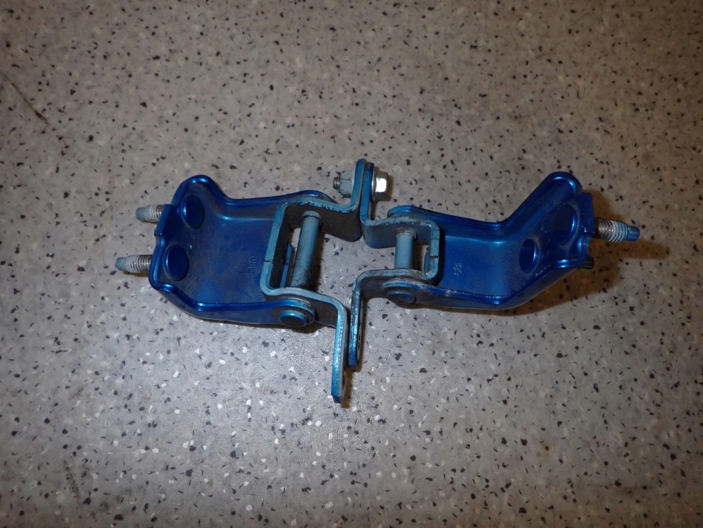 SUZUKI CELERIO 14-19 ZAWIASY DRZWI TYLNE PRAWE KOMPLET ZQE 2/5