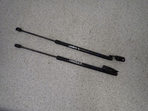 SUZUKI CELERIO 14-19 SIŁOWNIKI KLAPY BAGAŻNIKA 2/4 MINIATURA