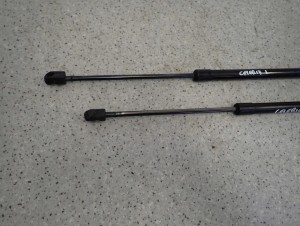 SUZUKI CELERIO 14-19 SIŁOWNIKI KLAPY BAGAŻNIKA 3/4 MINIATURA