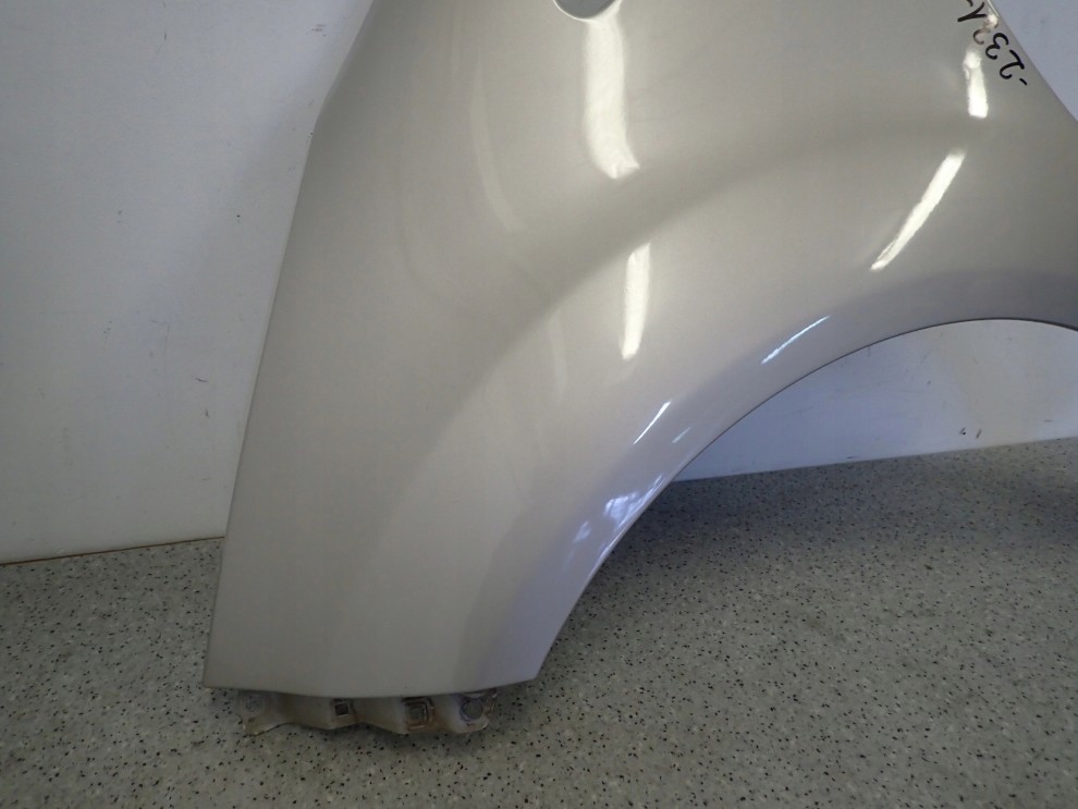 KIA VENGA 09- BŁOTNIK PRZEDNI LEWY QU 3/16