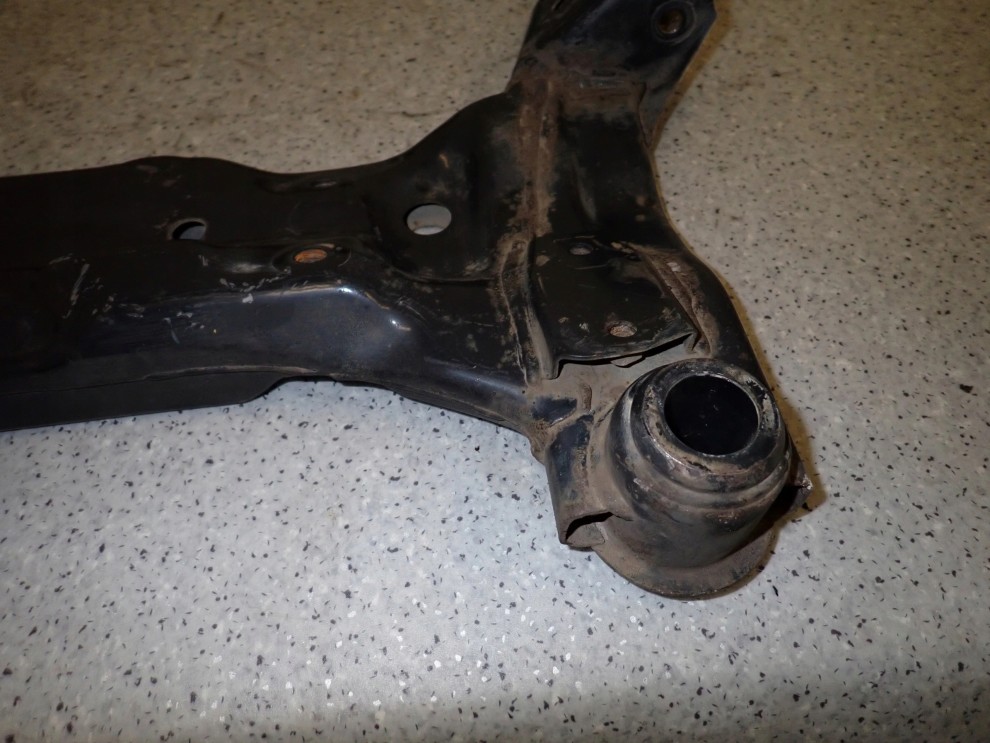 KIA CEED 06-12 BELKA ZAWIESZENIA PRZEDNIEGO SANKI 8/13