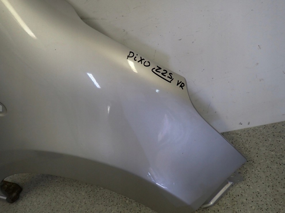 NISSAN PIXO 09- BŁOTNIK PRZEDNI PRAWY Z2S 4/13