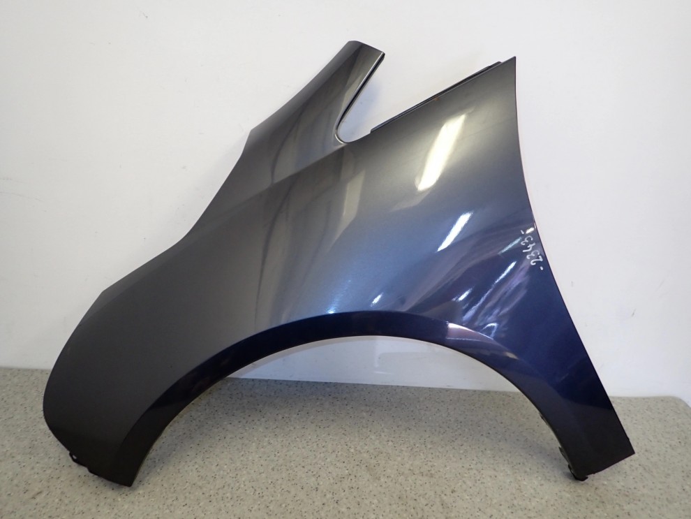 MITSUBISHI GRANDIS 04-11 BŁOTNIK PRZEDNI LEWY A72 1/15