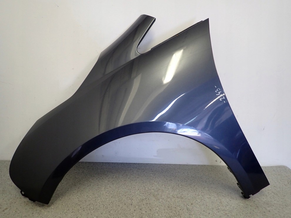 MITSUBISHI GRANDIS 04-11 BŁOTNIK PRZEDNI LEWY A72 2/15