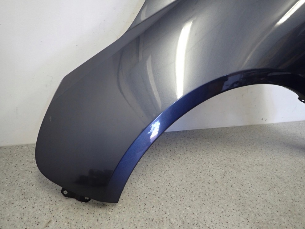 MITSUBISHI GRANDIS 04-11 BŁOTNIK PRZEDNI LEWY A72 4/15