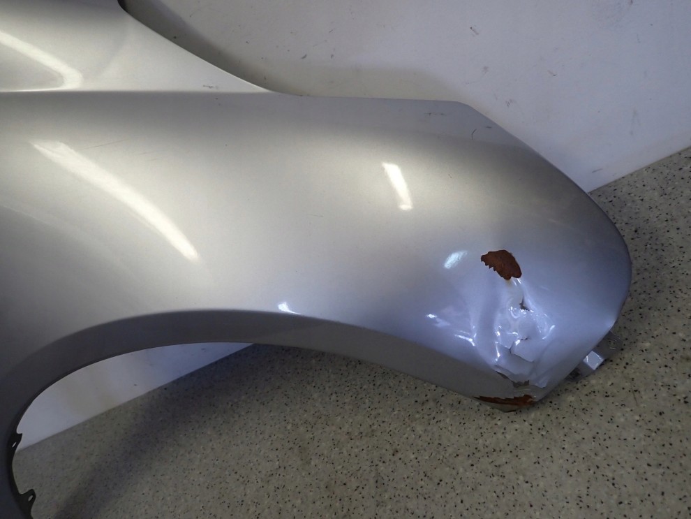MITSUBISHI GRANDIS 04-11 BŁOTNIK PRZEDNI PRAWY 4/15