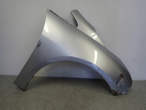 MITSUBISHI GRANDIS 04-11 BŁOTNIK PRZEDNI PRAWY