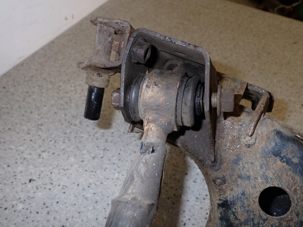 RAV4 RAV 4 99-05 D4D WAHACZ TYLNY LEWY WLECZONY 6/11