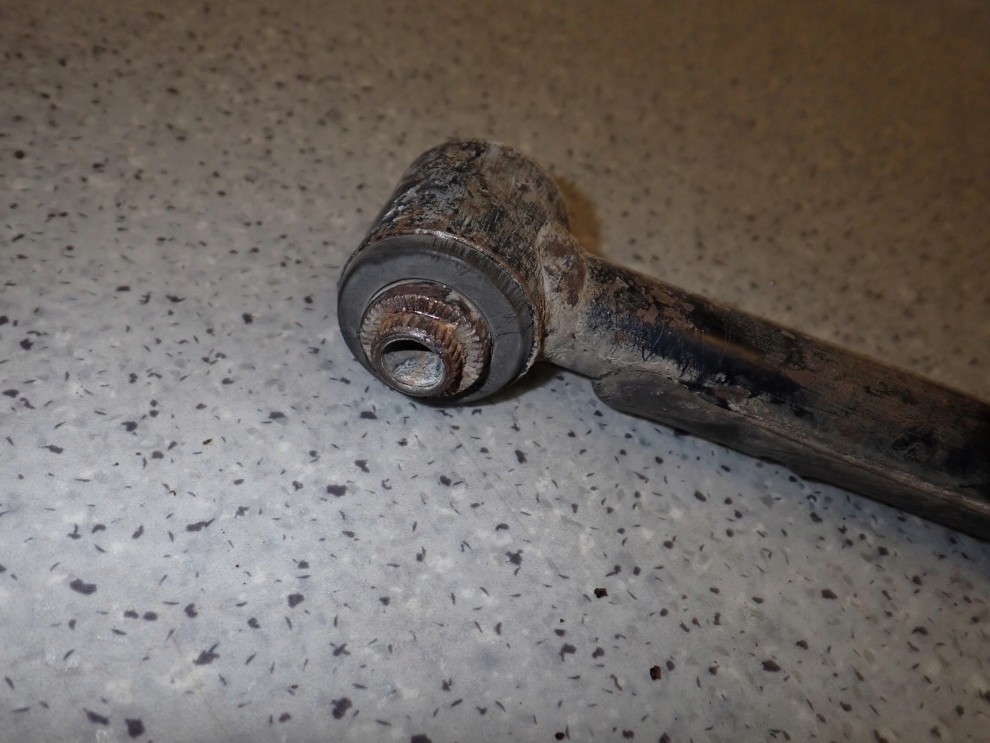 RAV4 RAV 4 99-05 D4D WAHACZ TYLNY LEWY WLECZONY 10/11