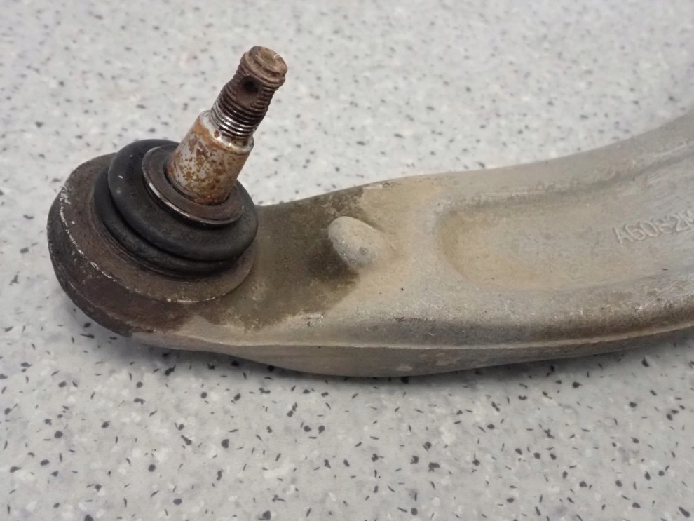 HYUNDAI i40 11-18 WAHACZ PRZEDNI LEWY 7/9