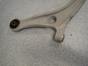 HYUNDAI i40 11-18 WAHACZ PRZEDNI LEWY 9/9 MINIATURA