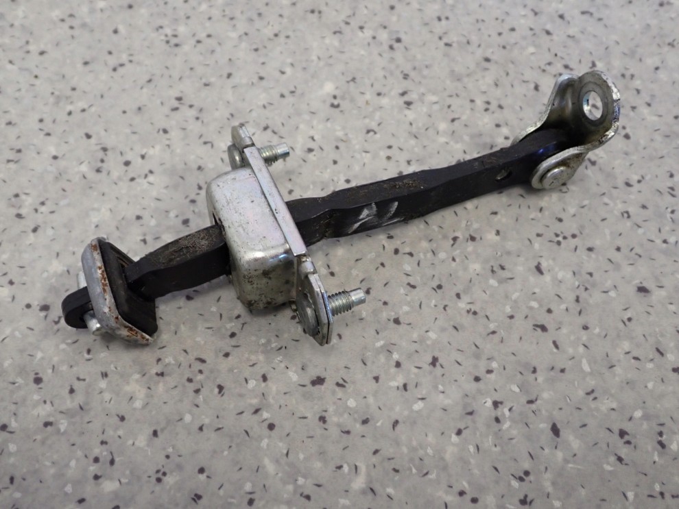 SUBARU FORESTER III SH 09- OGRANICZNIK DRZWI TYLNY LEWY 1/2