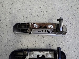 MITSUBISHI COLT 5d 04- KLAMKA KLAPY BAGAŻNIKA 5/6 MINIATURA